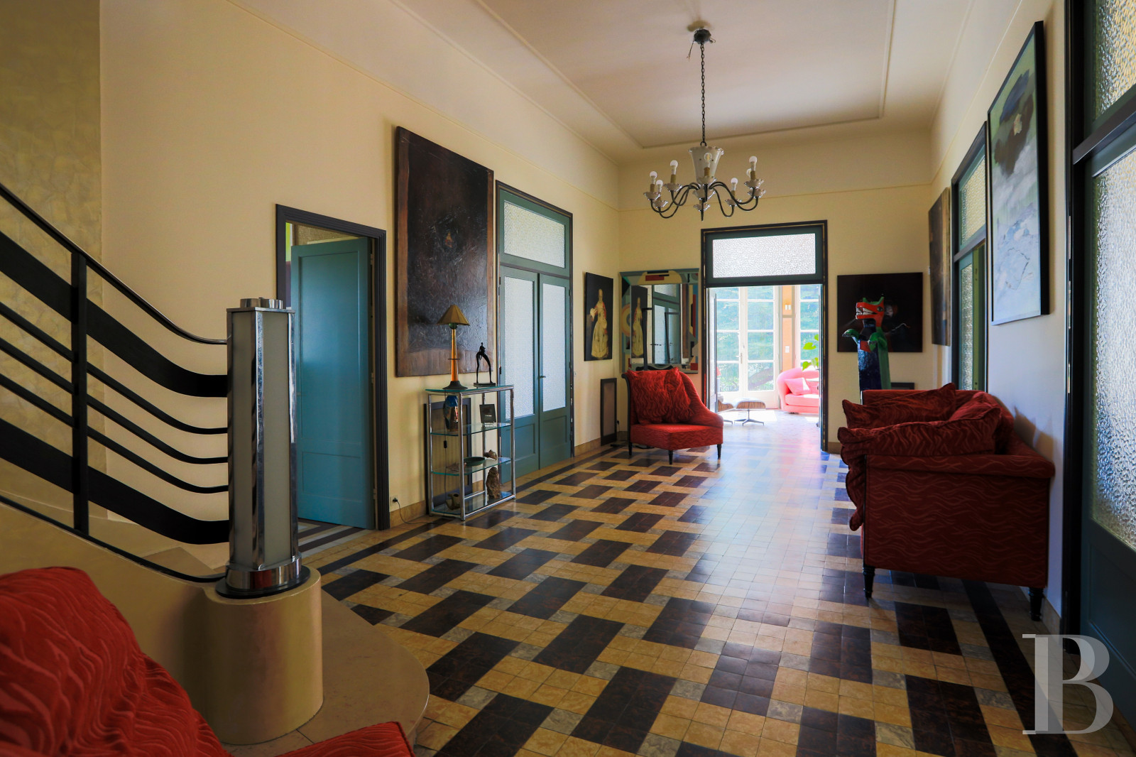 En Saône-et-Loire, à Mâcon, une villa et son jardin entièrement de style Art déco - photo  n°12